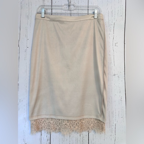 Forever 21 Lace Skirt . Pencil . Size L - Picture 8 of 9